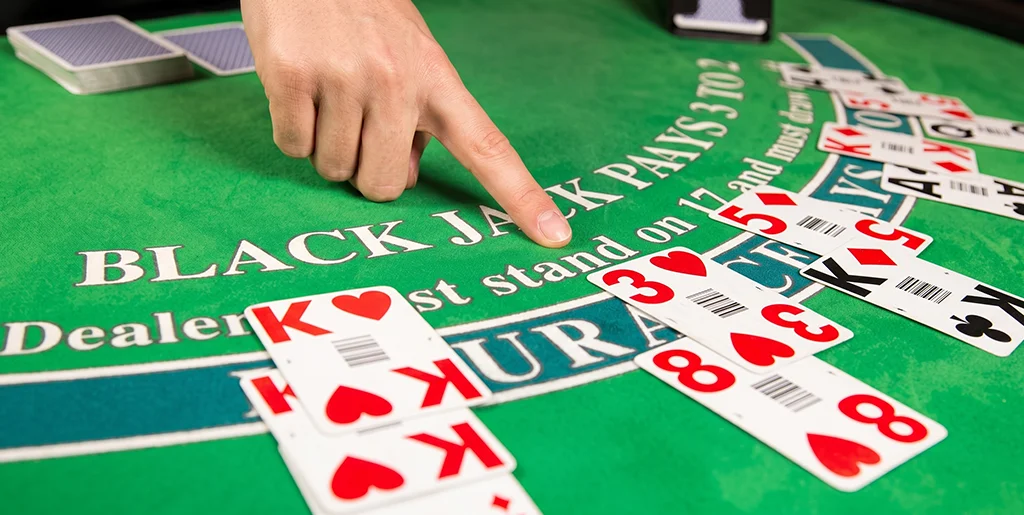 Infographic showing why traditional counting methods fail at live dealer tables