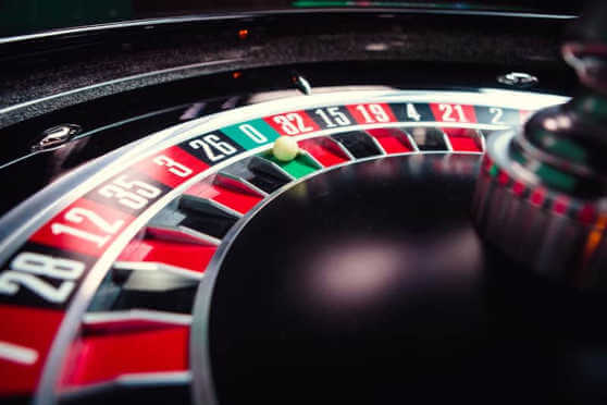 Roulette wheel with zero