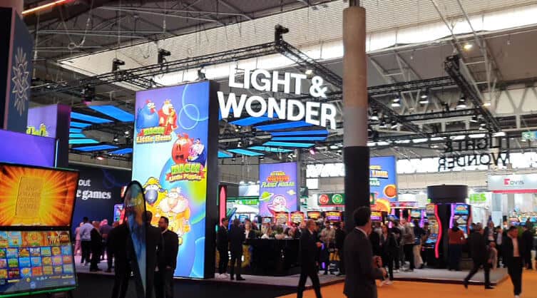 light & wonder Live
